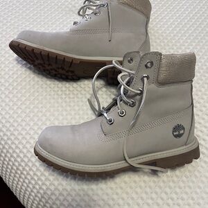 Timberland Women's Light Gray Lace-Up Ankle Boots with Brown Outsoles